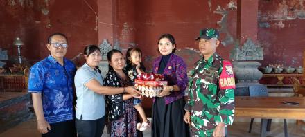 Penyerahan PMT Tambahan Untuk Balita Stuntig